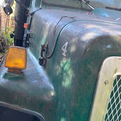 International 4900 Series Dump/Flatbed Truck