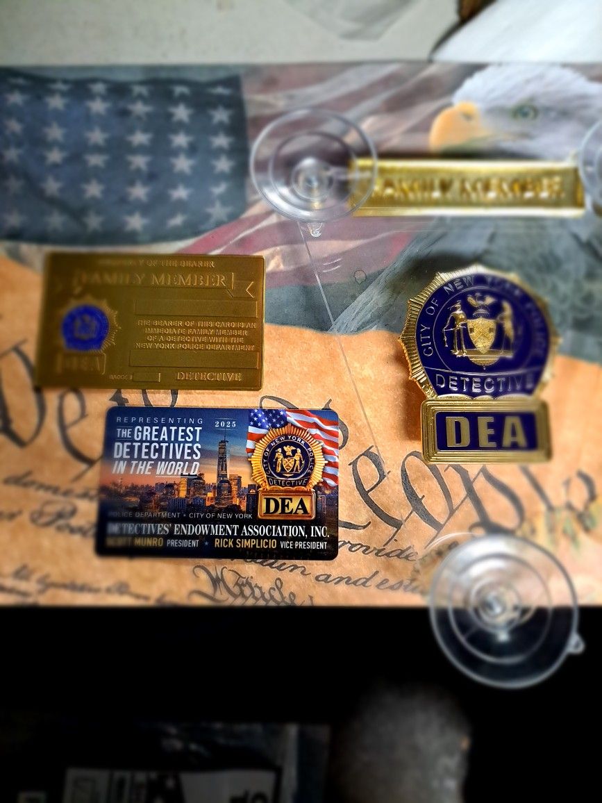 NOVELTY 3 PC NYC NYPD DEA DETECTIVE FAMILY MEMBER GOLD WINDSHIELD ORNAMENT