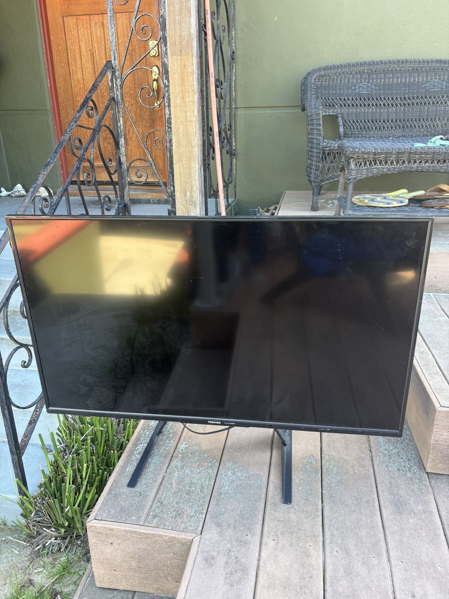 44’ TV
