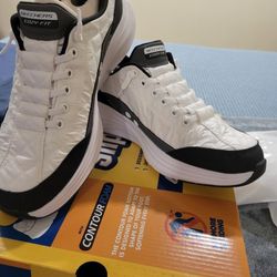 SKECHERS  SHOES FOR WOMEN & SIZE 9 ......😁😊😍