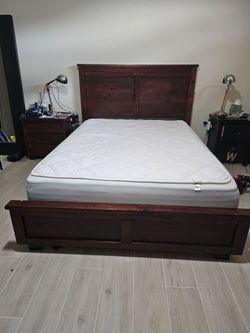 Queen mattress Beautyrest and wood bed