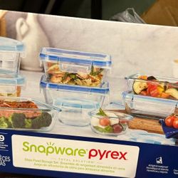 New 18 piece Pyrex Snapware Glass Storage Containers 