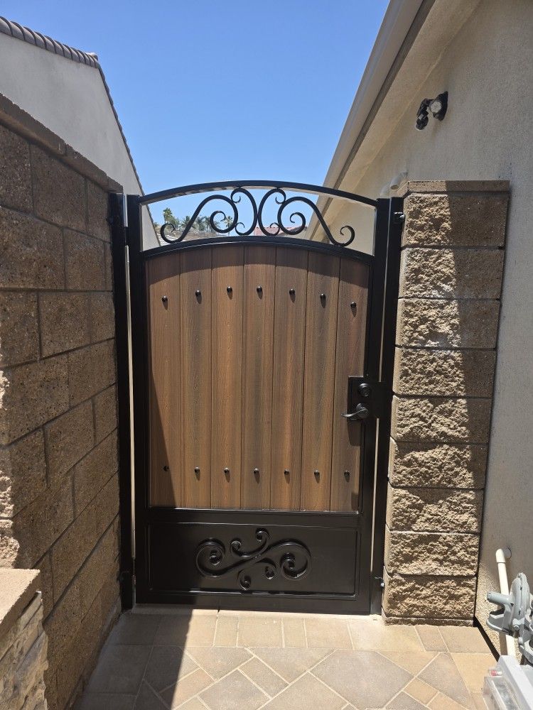 Side Gate