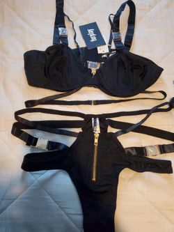 Fashion Nova 3 Pc “ Frisky Friday” Garter Set 