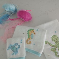 Pottery Barn towel Set