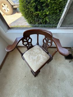 Vintage Thomasville, child’s carved wood corner chair, ball and claw feet