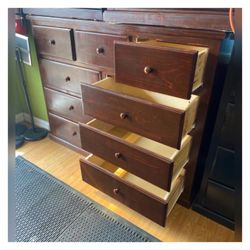 Dresser/ Nine drawers dresser