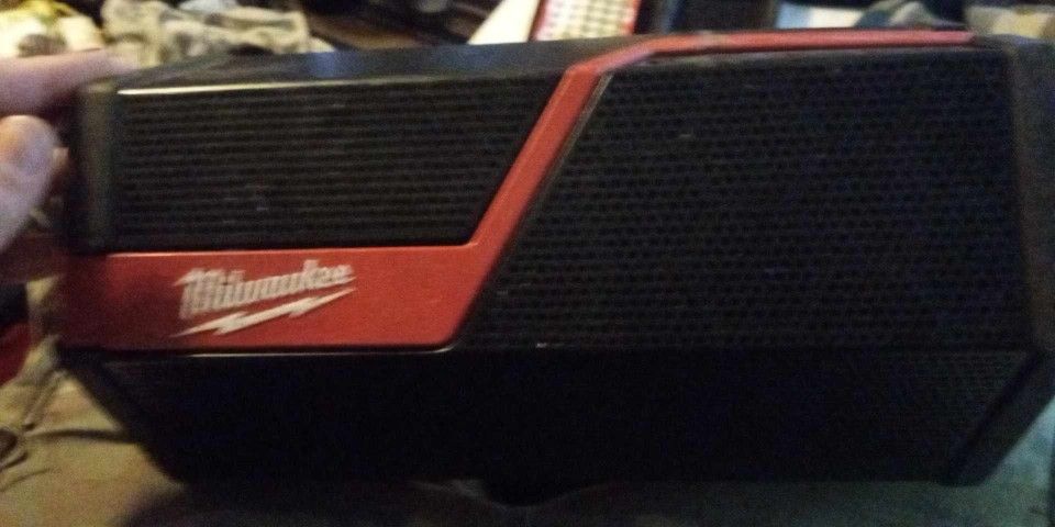 Milwaukee Bluetooth Speaker W Battery 