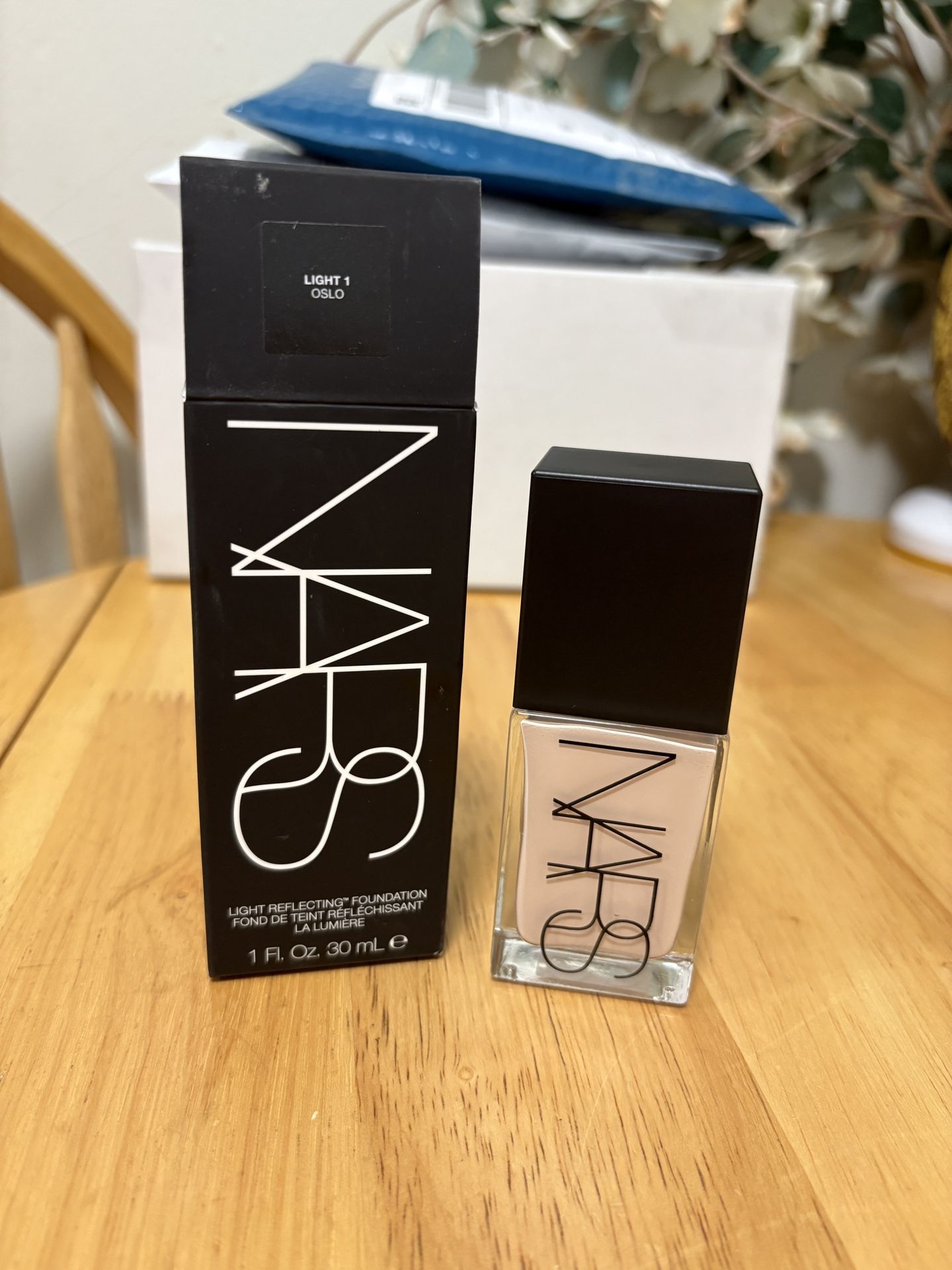 NARS Light Reflecting Foundation in Light 1 Oslo~full size 1fl oz NIB ~Authentic