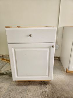 Base kitchen cabinet