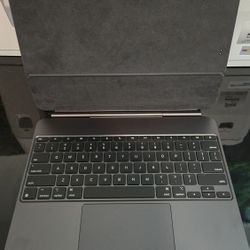 13" iPad Pro Magic Keyboard