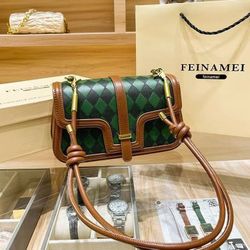 2025 New Trapezoidal Shoulder Bag Premium Sense Women's Bag Crossbody Saddle Bag