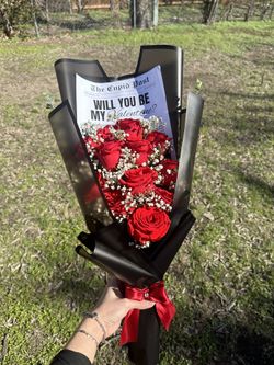 Flower Arrangements/ Arreglos De Flores