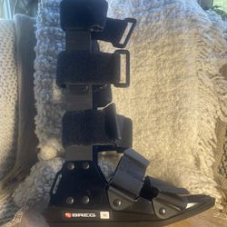Breg Adult Short Walking Boot / CAM Fracture Walker Brace - Size Small