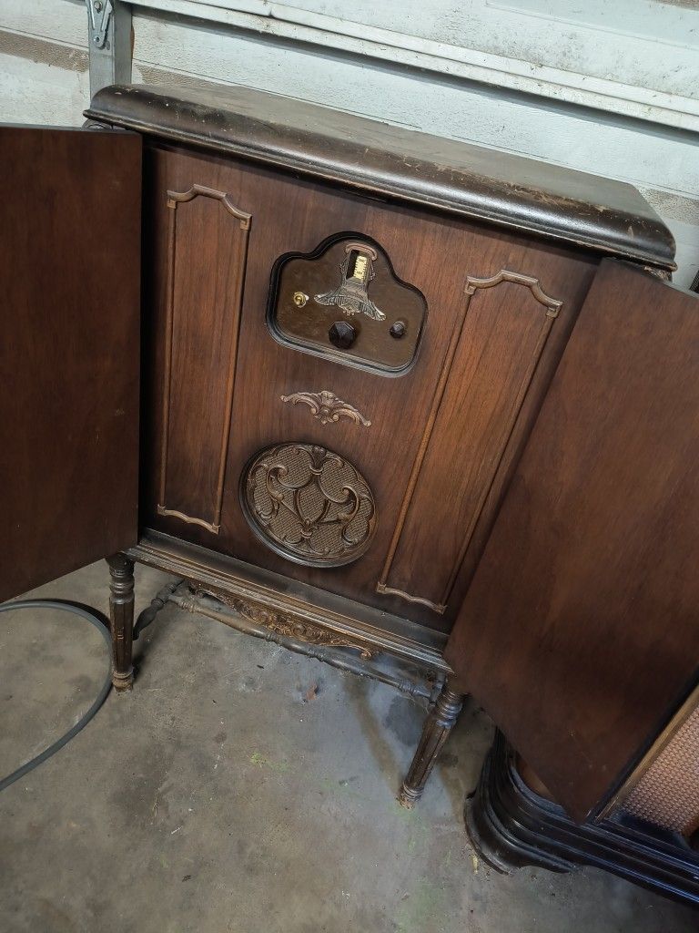 Antique Spartan Radio