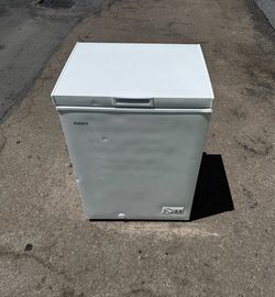 Freezer deep chest (free local delivery)