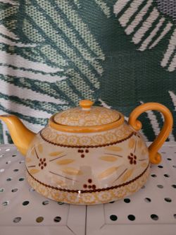 Temp-tations by Tara Ceramic Tea Pot