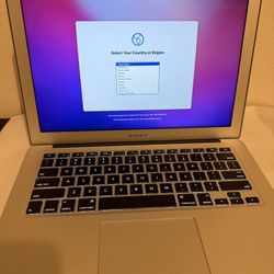 Apple 2017 MacBook Air And 45W MagSafe 2 Charger 