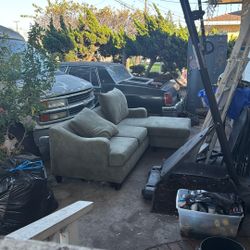 free couch good condition
