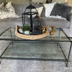 Crate And Barrel Coffee Table. Like new , Heavy!