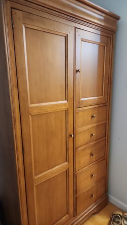 Marbel Wood closet from Quebec