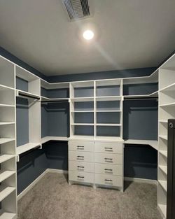 Custom closets & pantrys