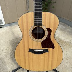 Taylor 114e Acoustic Guitar 