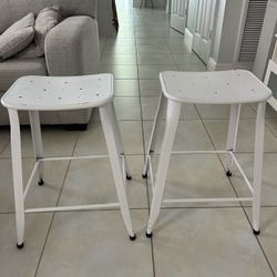 White Bar Stools 