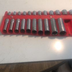 Qty 12 Snap On Shallow 6 Point Metric Sockets And 10 Snap On Deep  6 Point Sockets In Great Condition Used  Shallow Are 8 To 19 mm  Deep Are 9 To 19 m