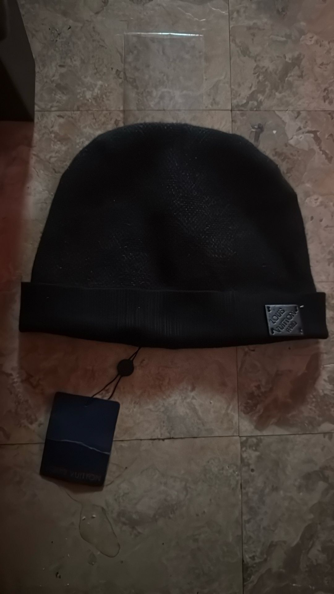 Lv hat Black