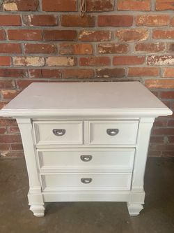 Green River Furniture Outlet Rooms to Go Nightstand
