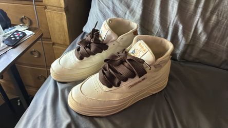 Reebok Mid Classics. Size 9  Mens