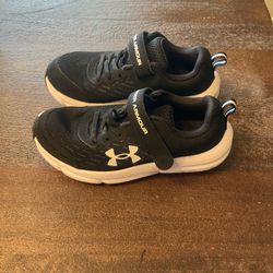 2 Pairs Of Under Armour Sneakers 2.5 And Size 3