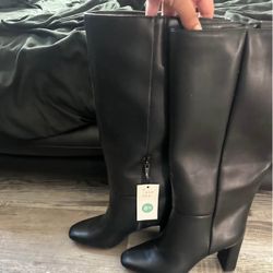 Black Boots 