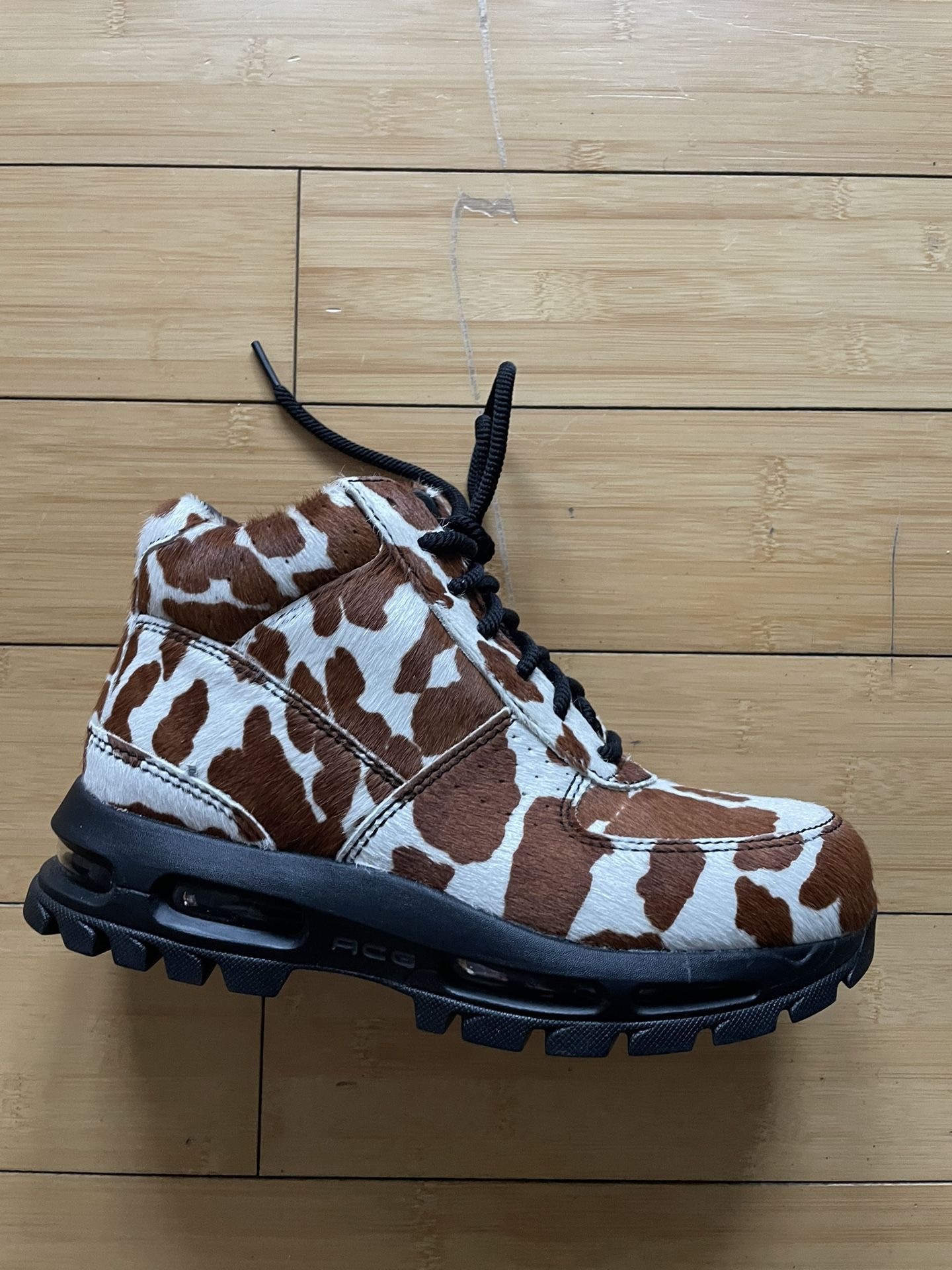Nike Goadome Sz 6 Cow print Fur