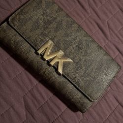Jet Set Large Signature Logo Tri-Fold Wallet