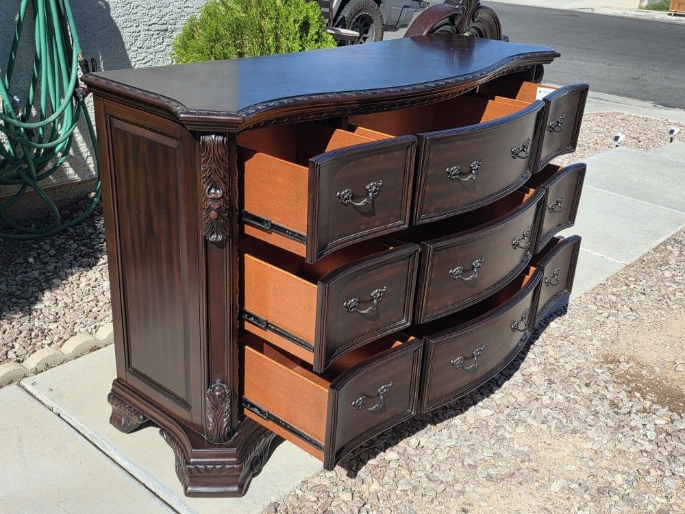9 Drawer Dresser W Mirror Free Delivery Included