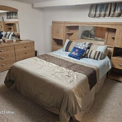 Queen Size Bed Set With 6 Drawer Dresser W/mirror