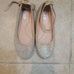 tengo Estos Zapatos.  Size 3