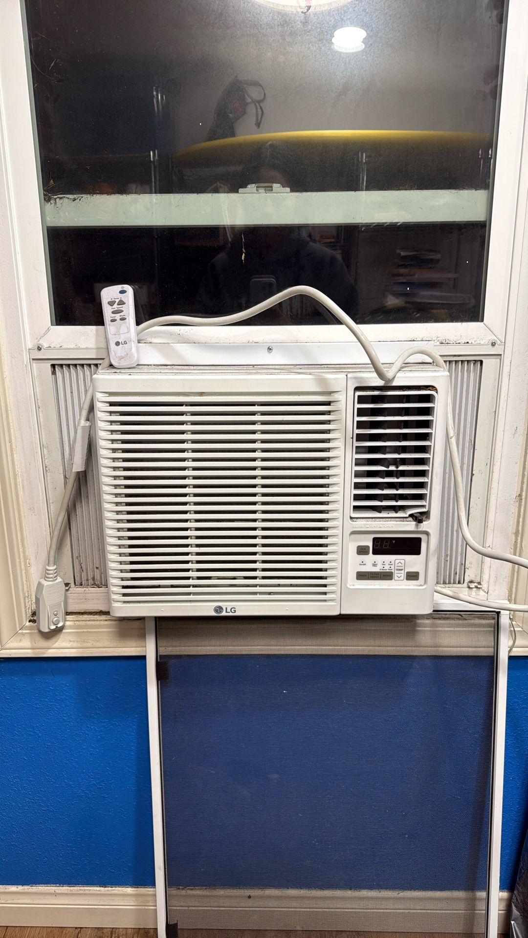 LG Window AC Unit (with Control) 7500BTU Per Hour