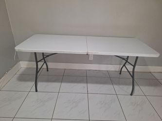 White Folding Banquet Table – Great Condition