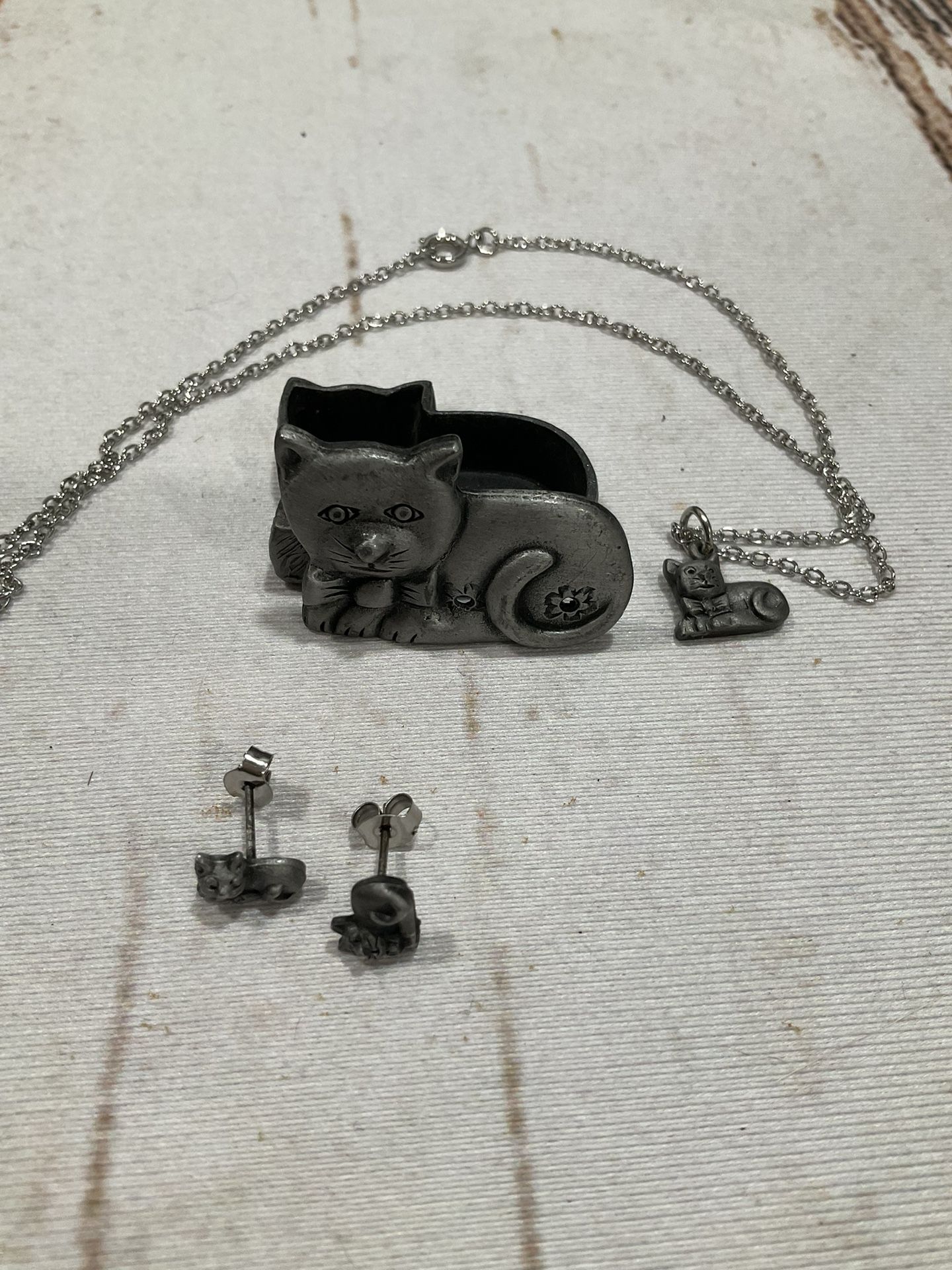 VINTAGE TORINO PEWTER CAT TRINKET BOX W/BROOCH NECKLACE AND EARRINGS
