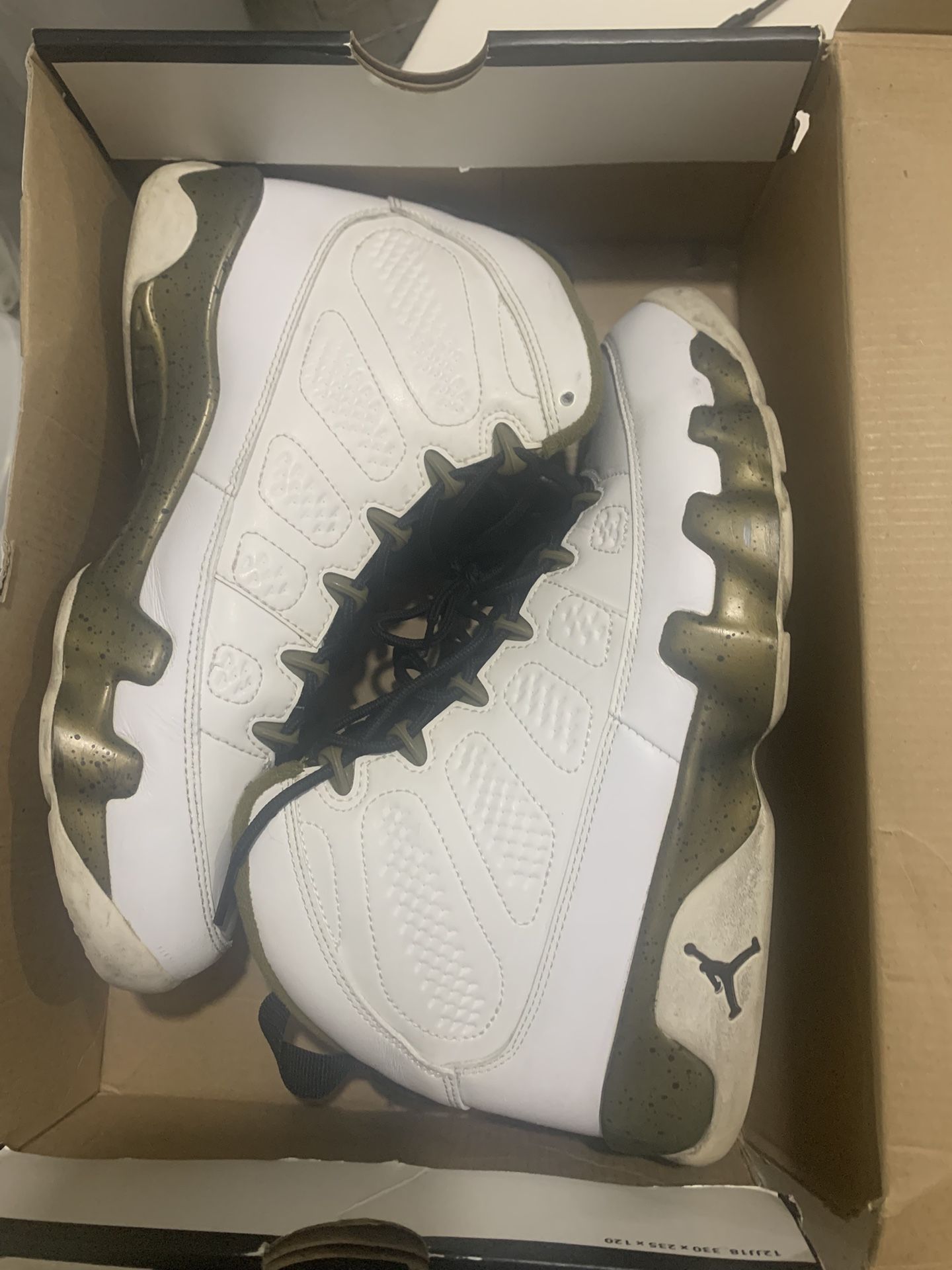 Jordan 9 Retro "Statue"