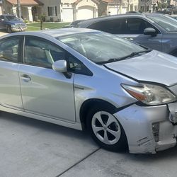 2014 Toyota Prius Has Front Damage 1 Owner Clean Title
