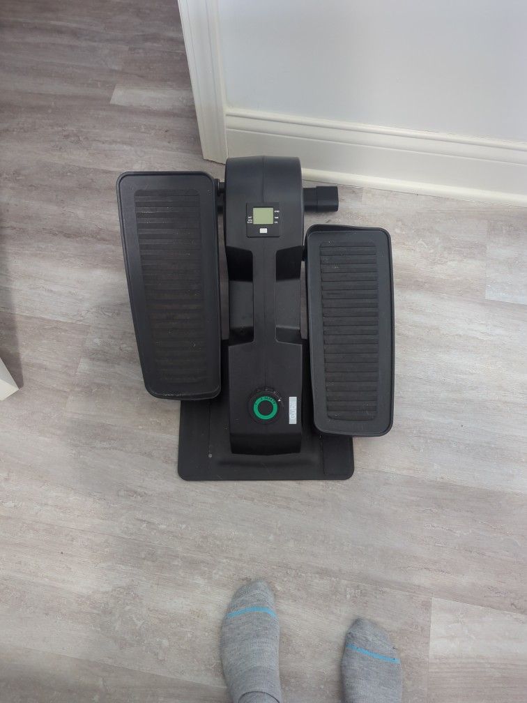 Cubii Under Desk Elliptical 