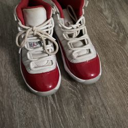 Retro Jordan Cherry 11 