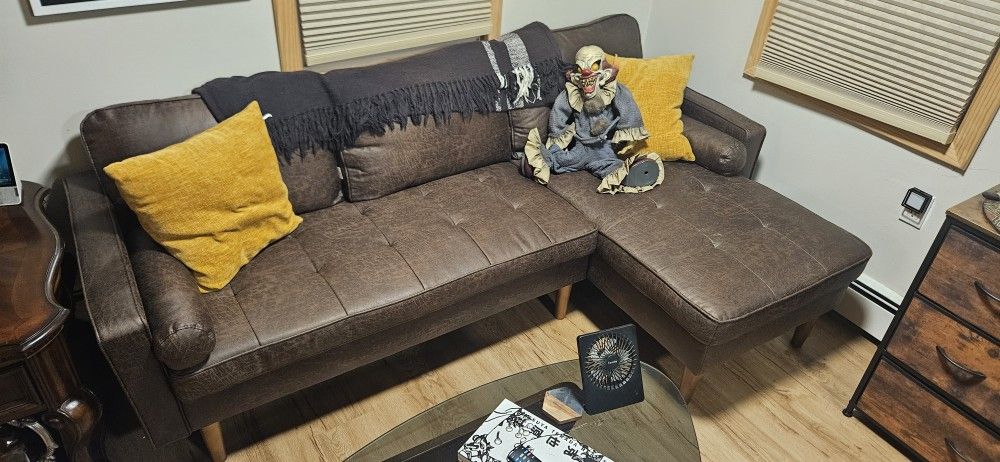 Designer couch With Right Facing Chase