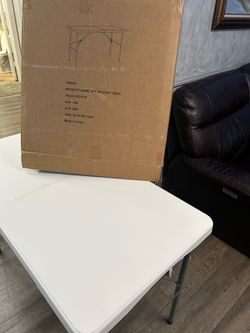 Table new plastic  good quality