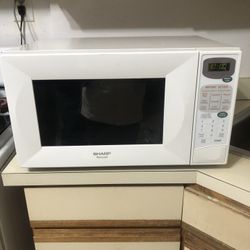 Very Good Condition Sharp Microwave 