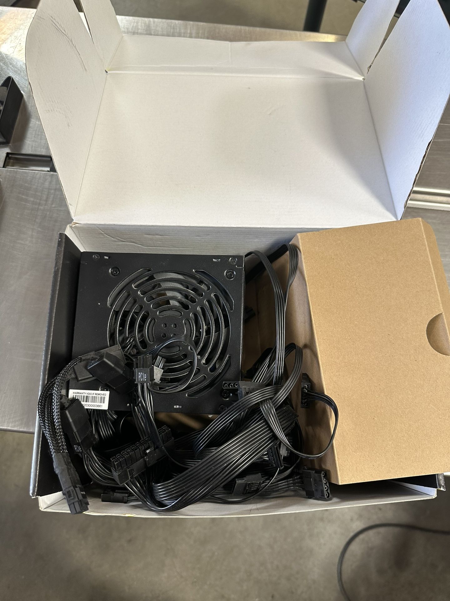 750 Watt PC Power Supply